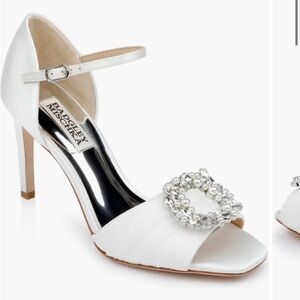 Ninna pump Badgley Mischka Collection